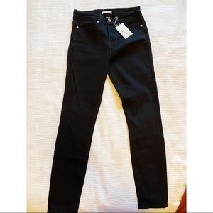 COPY - Good American - Good Legs Crop - size 8/ 29